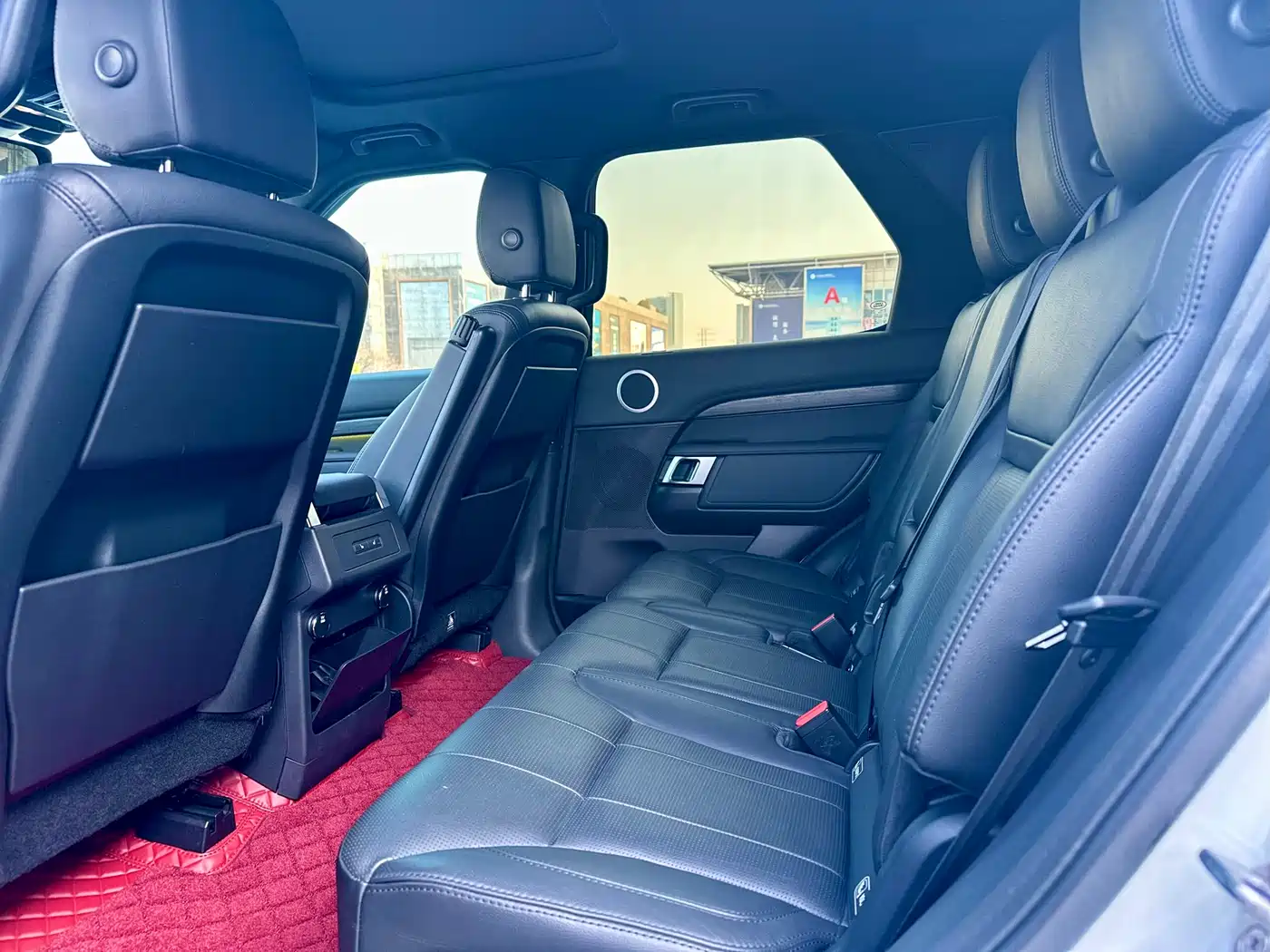 Land Rover Discovery 2018 3.0 SC V6 HSE фото 10