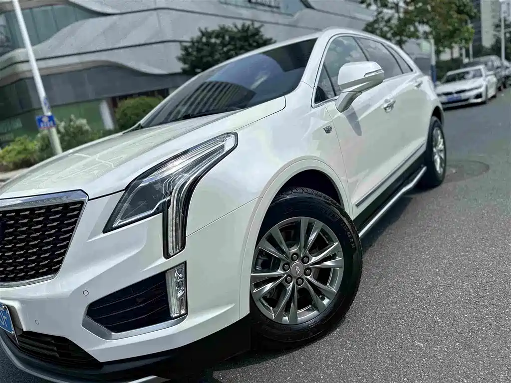 Фото 12 - Cadillac XT5