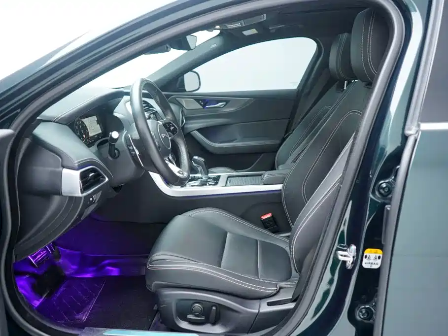 Фото 4 - Jaguar XEL