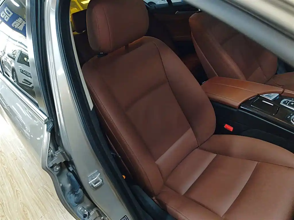 BMW 5 Series 2014 525Li Leading фото 20