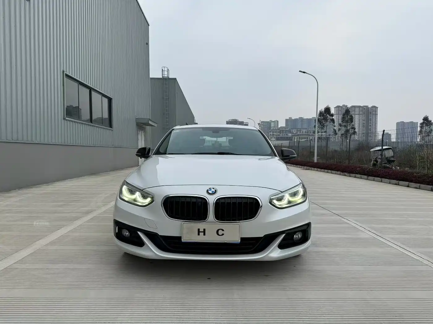 BMW 1 Series 2017 118i Sport фото 3