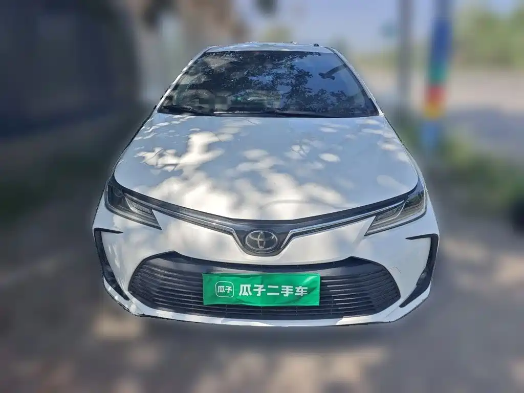 Фото 2 - Toyota Corolla