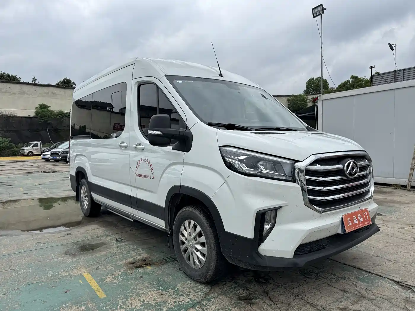SAIC Maxus Xintu V90 2024 Zhida Commercial Version 2.0T Automatic RWD Long Wheelbase High Roof Single Rear Tire 9-Seater фото 2