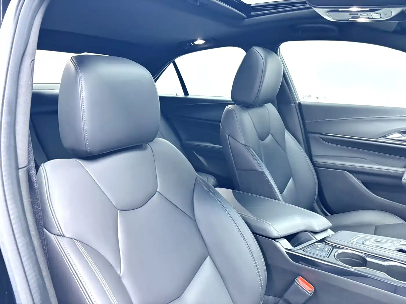 Cadillac CT4 2022 2022 28T Fashion Style