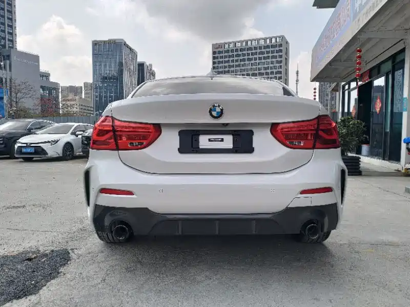 BMW 1 Series 2022 120i M Sport Shadow Edition фото 8