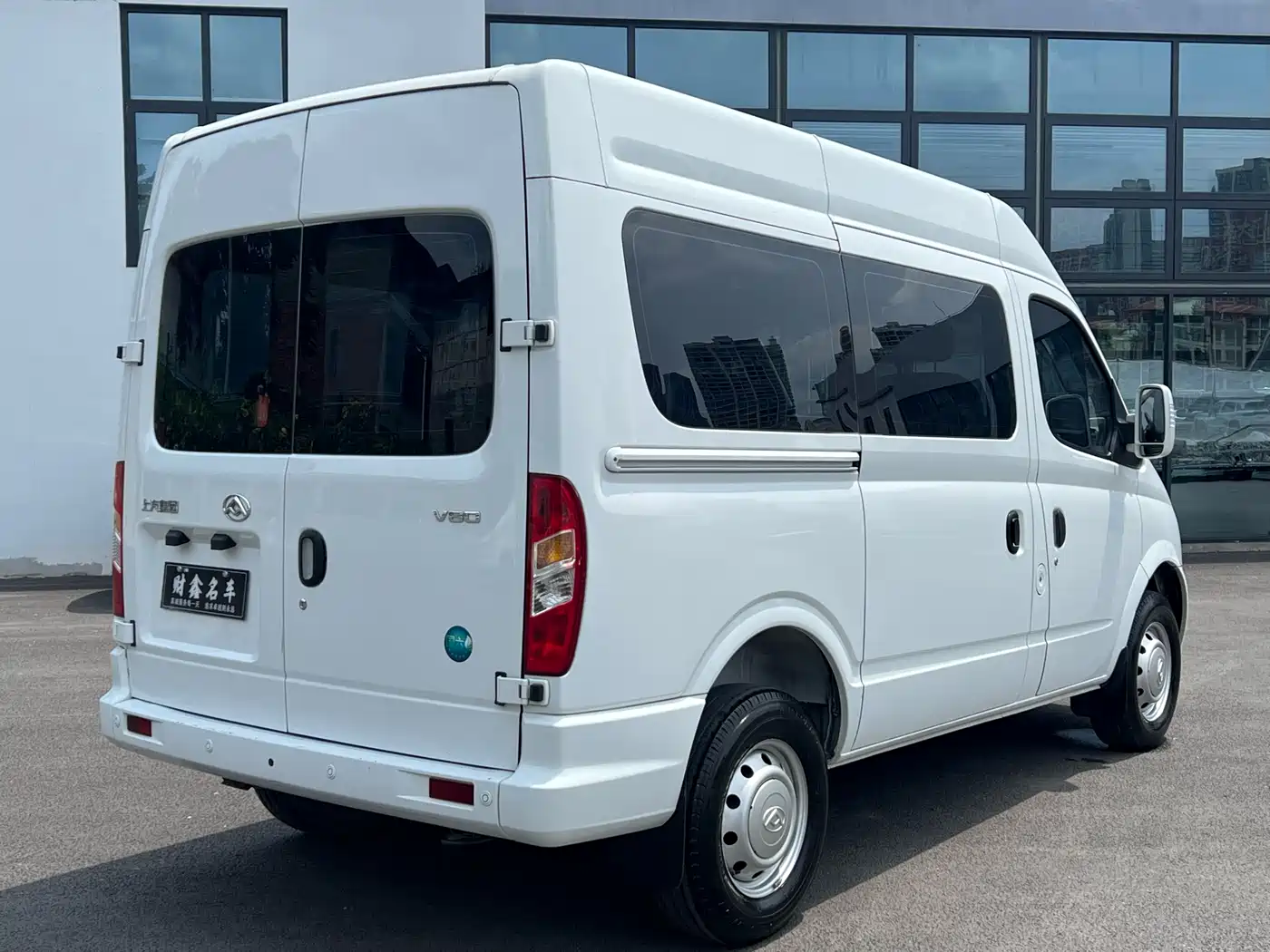 SAIC Maxus Xintu V80 2023 2.0T Manual Classic Aoyun Short Wheelbase Medium Roof 5/6 Seats фото 15