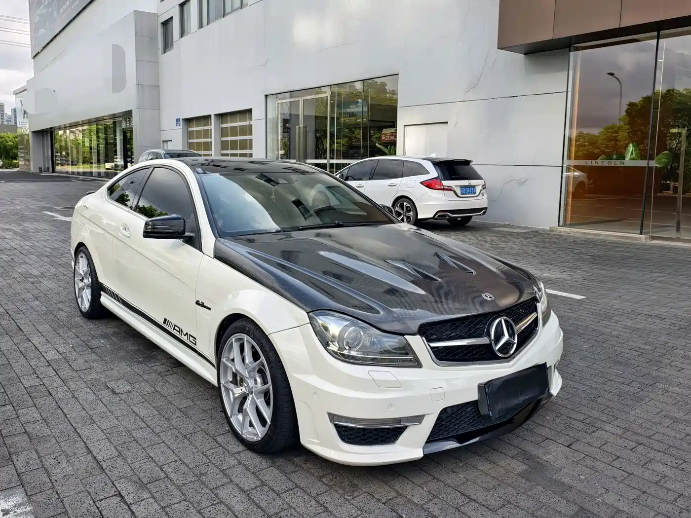 صورة 2 - Mercedes-Benz C-Class AMG