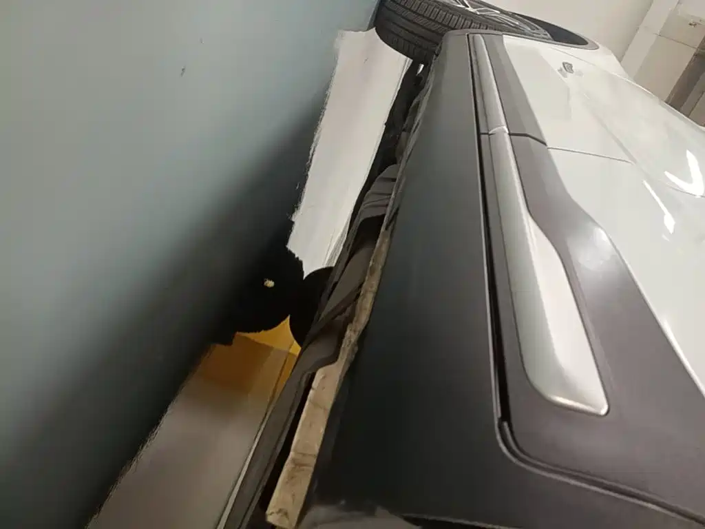 Фото 22 - Geely Atlas