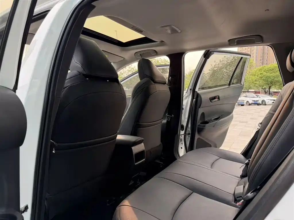 Toyota Frontlander 2023 2.0L CVT Leading Edition фото 18