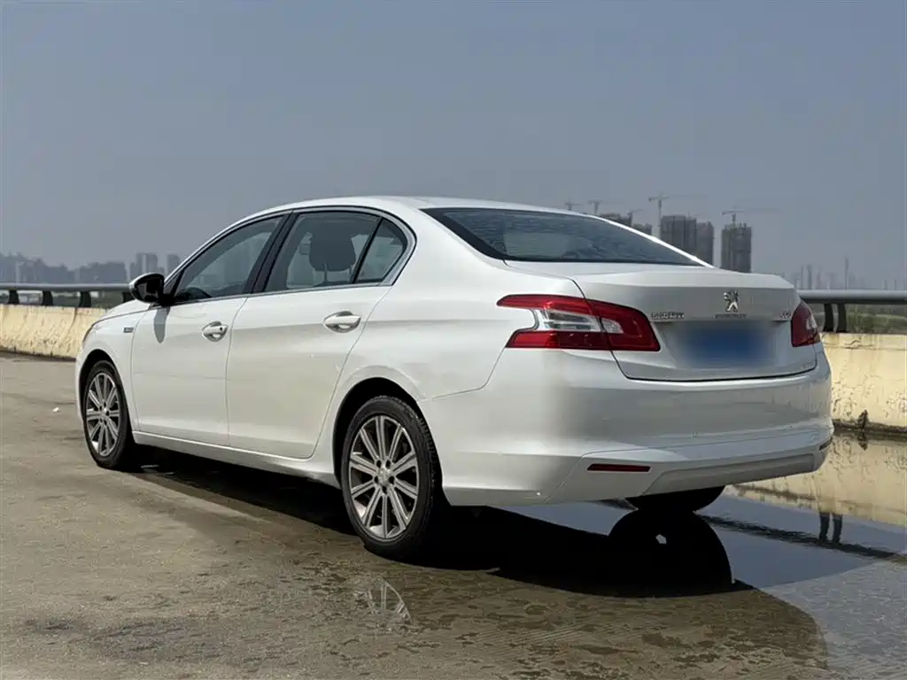 Peugeot 408 2015 Model 1.2T Automatic Luxury Edition фото 25