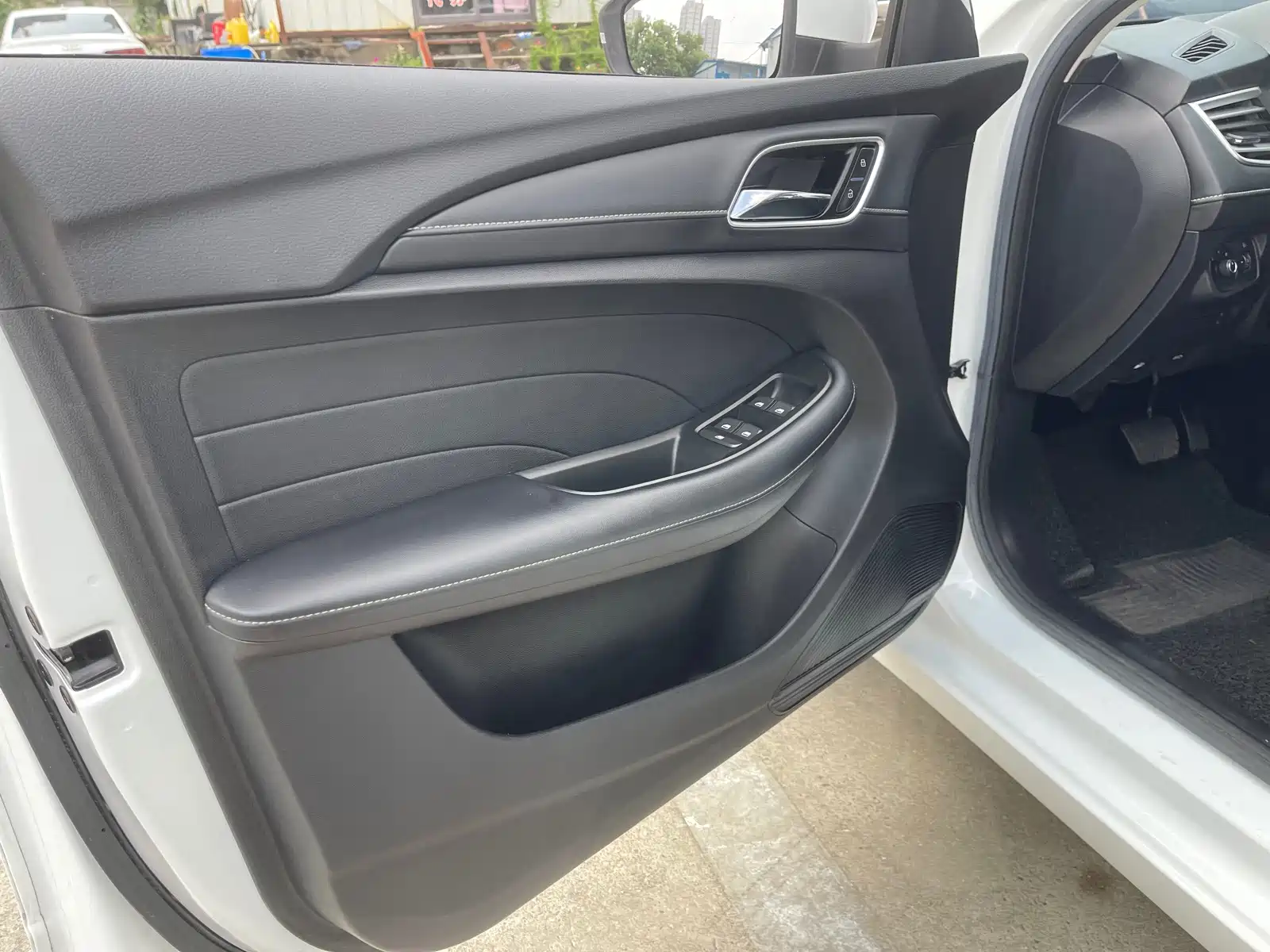 Фото 10 - Roewe i5