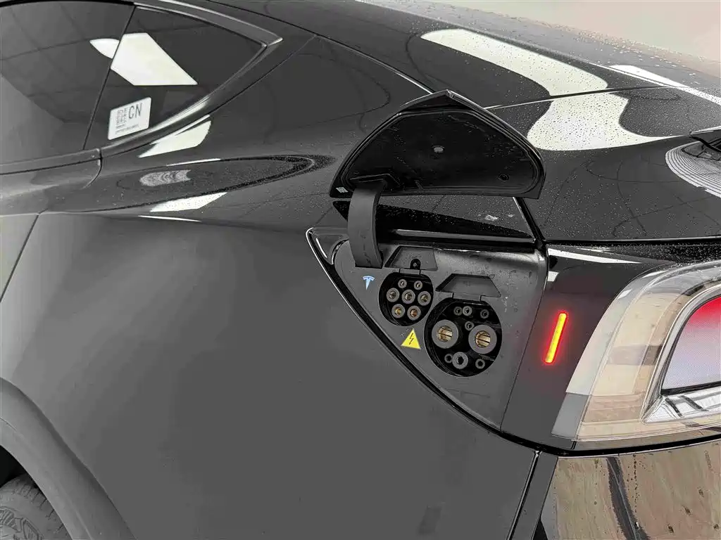 Tesla Model Y 2026 2025 Rear-Wheel Drive