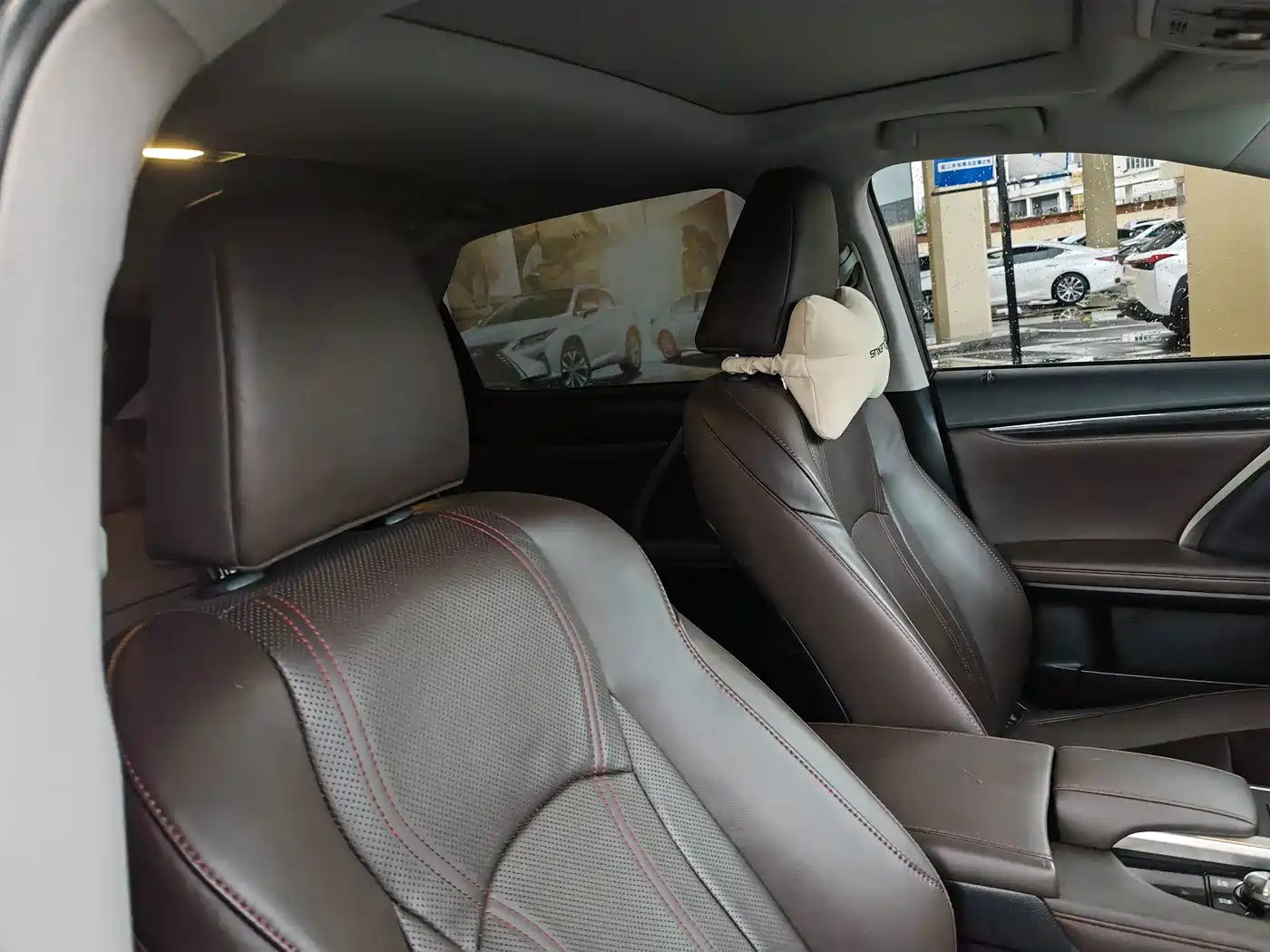 Фото 10 - Lexus RX