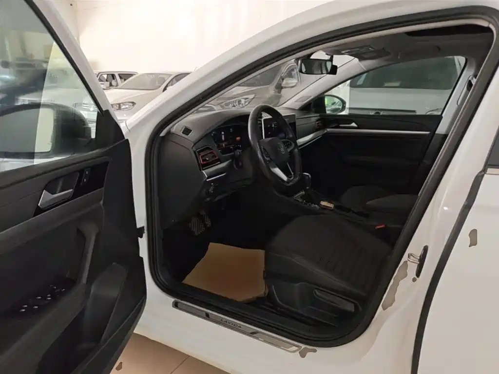 Volkswagen Lavida 2023 200TSI DSG Starlight Comfort Edition фото 16