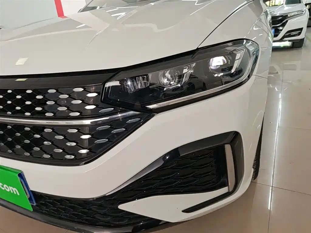 Volkswagen Lavida 2023 200TSI DSG Starlight Comfort Edition фото 24