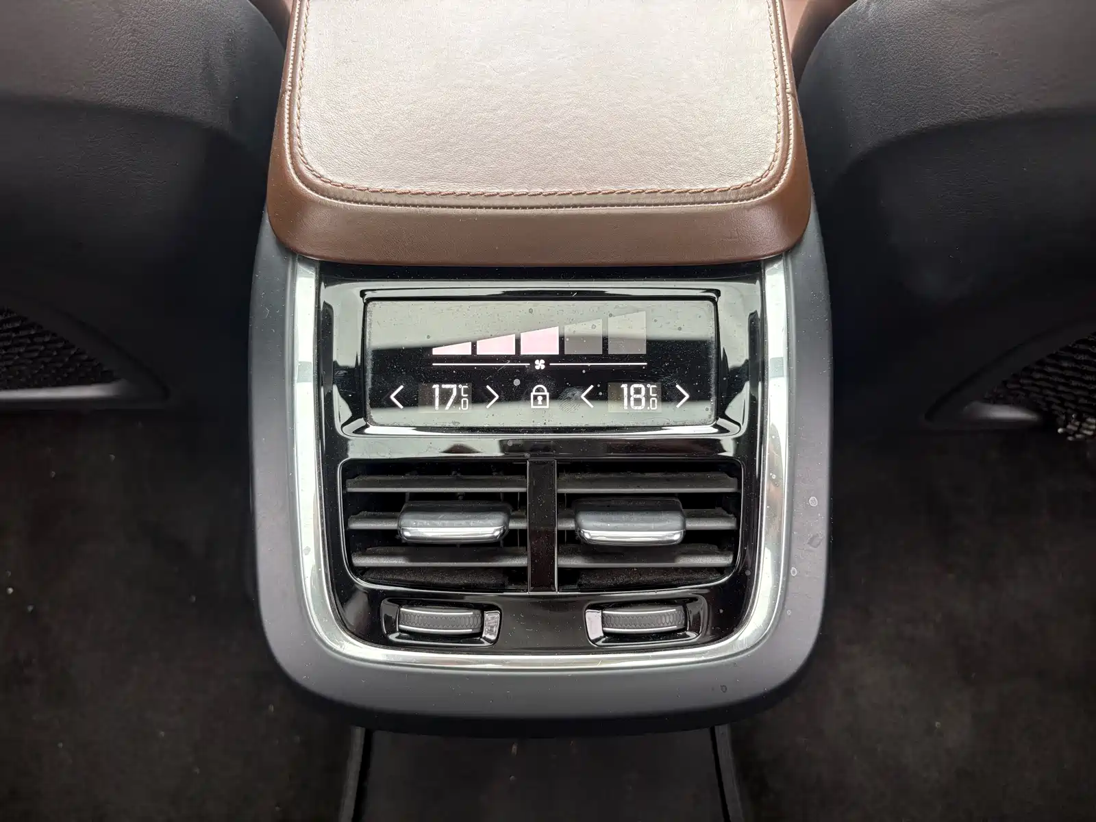 Photo 11 - Volvo XC90