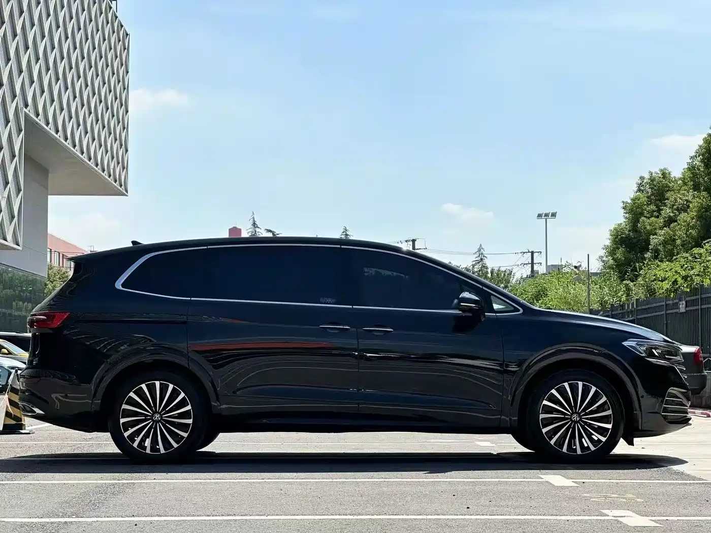 Volkswagen Viloran 2024 380TSI Executive Edition фото 9