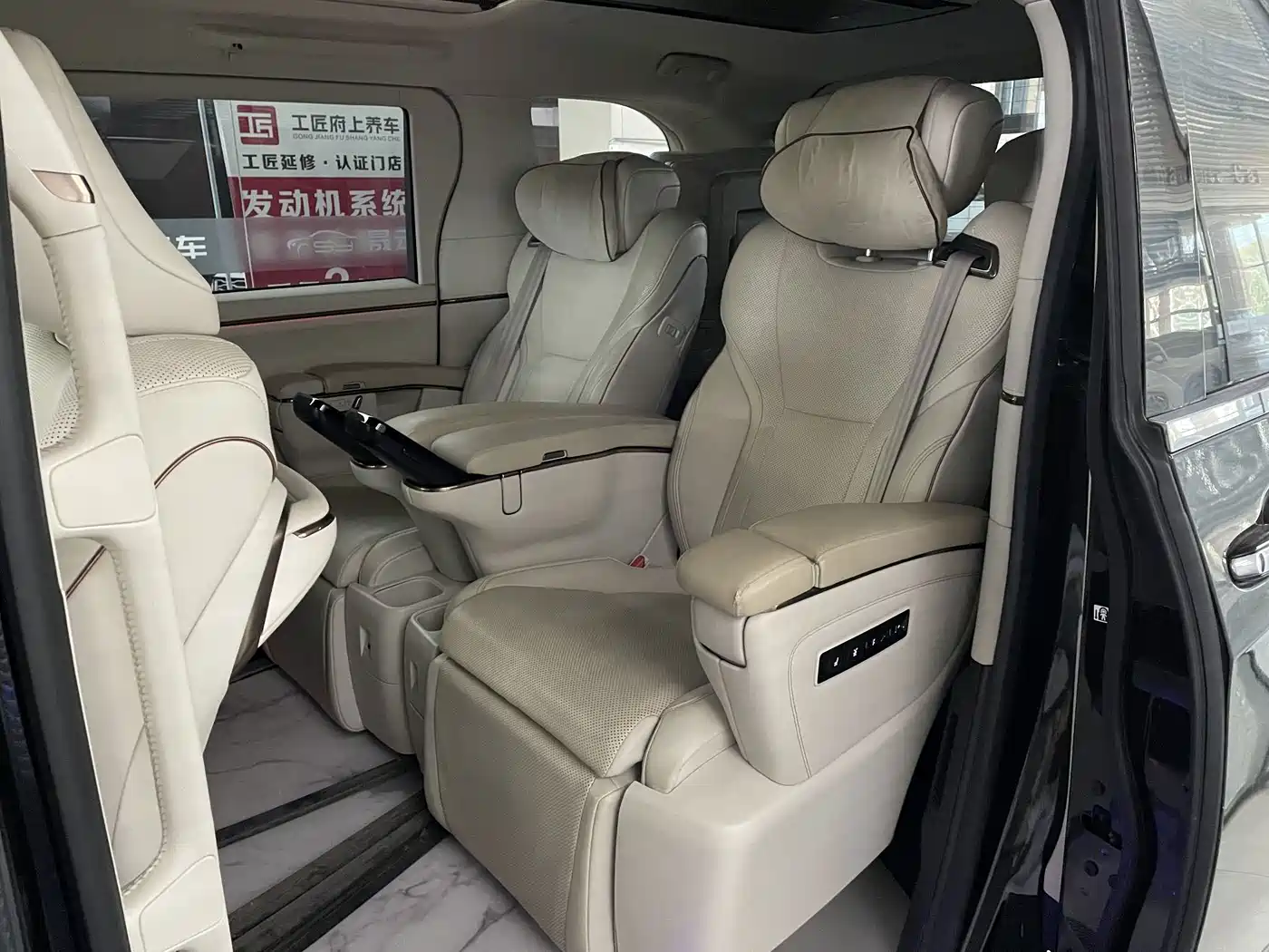 Фото 9 - Lexus LM