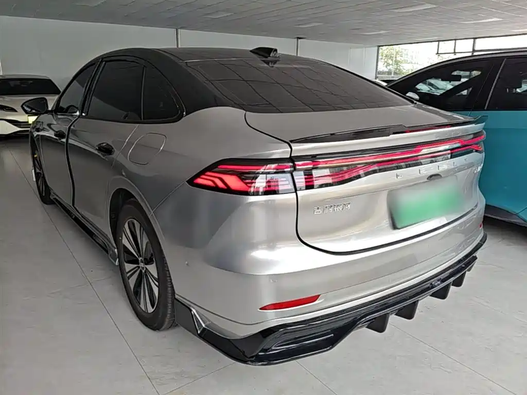 Geely Galaxy Galaxy A7 2025 EM-i 150km Long Voyage Edition фото 5