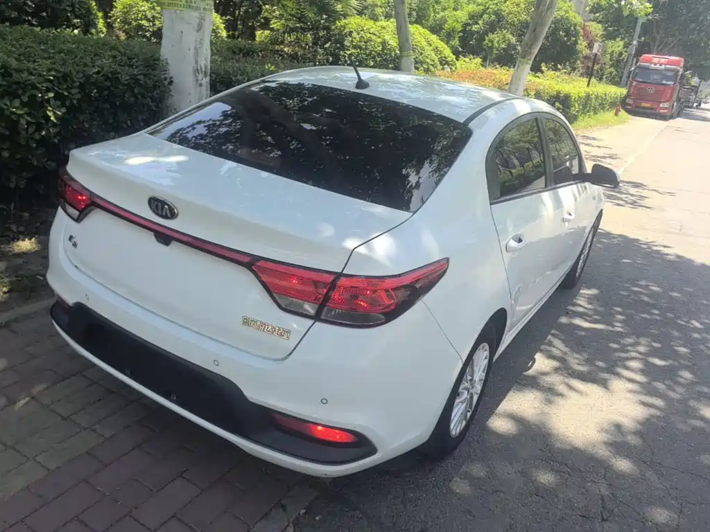 Kia K2 2017 2017 Sedan 1.4L AT GLS