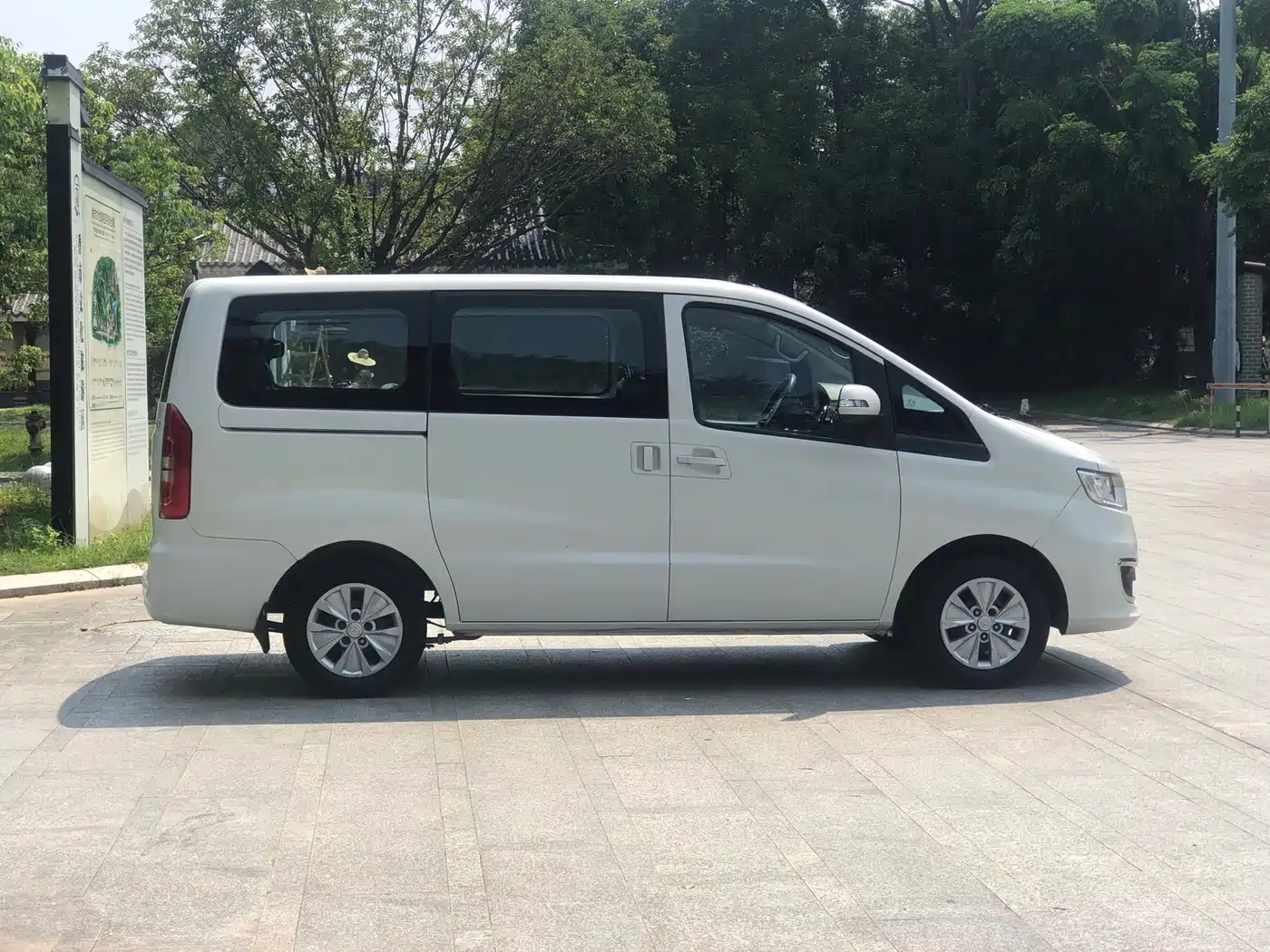 JAC Refine M3 2016 2016 IKEA Edition 1.6L Luxury