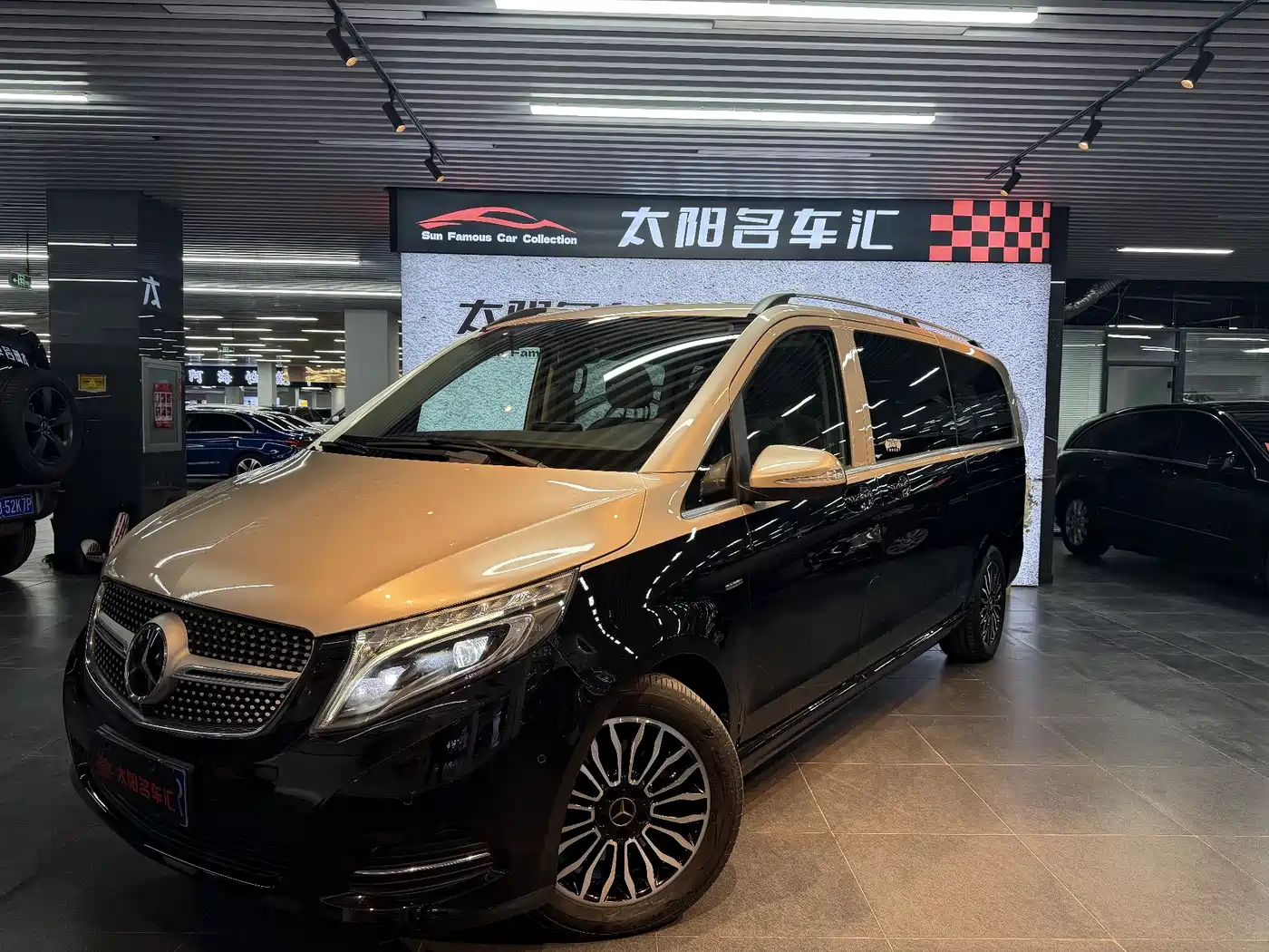 Mercedes-Benz V-Class 2017 Model V 260 L Premium Extended Edition