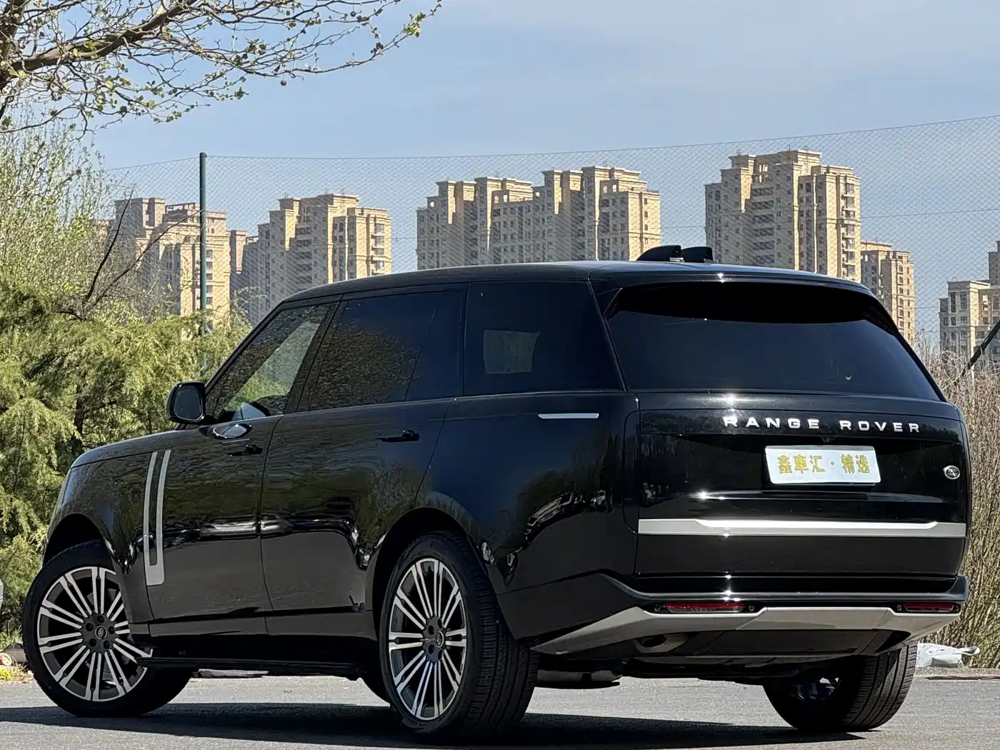 Land Rover Range Rover 2024 3.0 L6 400PS Genesis Extended фото 10