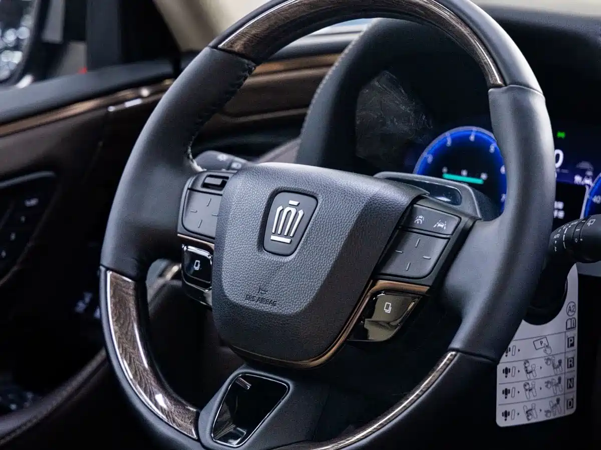 Toyota Vellfire 2024 Crown Hybrid 2.5L Premium Edition фото 4