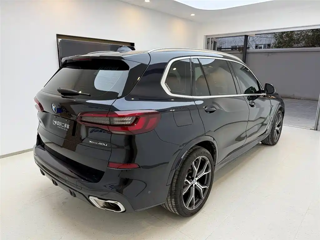 BMW X5 2022 Model xDrive 40Li M Sport Package фото 4