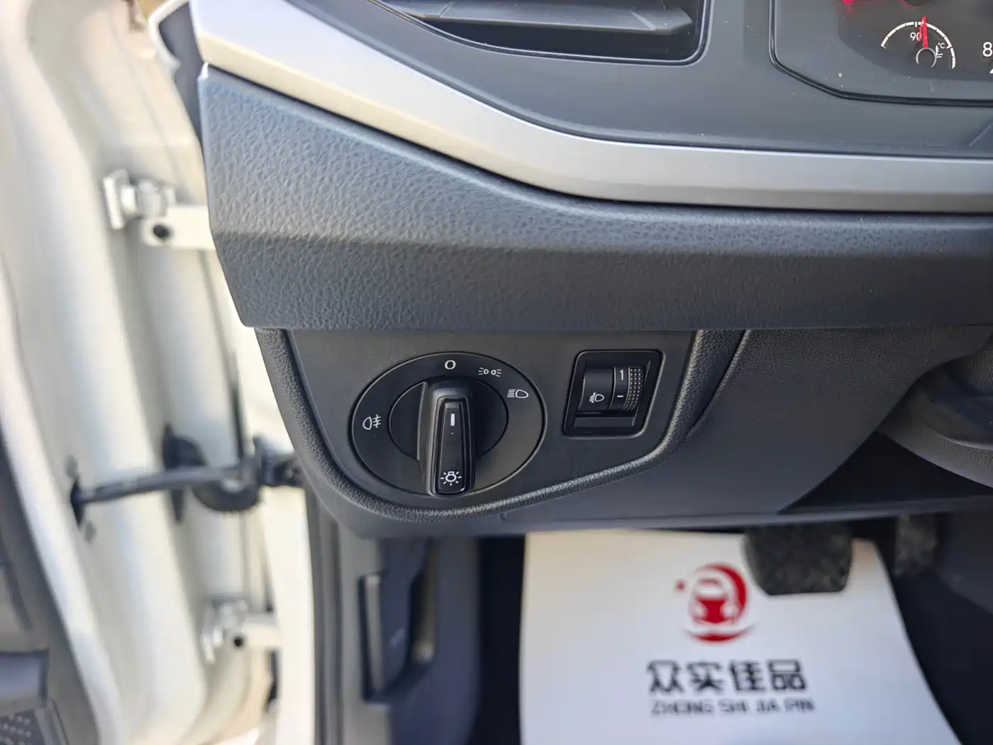 Volkswagen Polo 2019 Plus 1.5L Automatic Panorama Enjoyment Edition фото 13