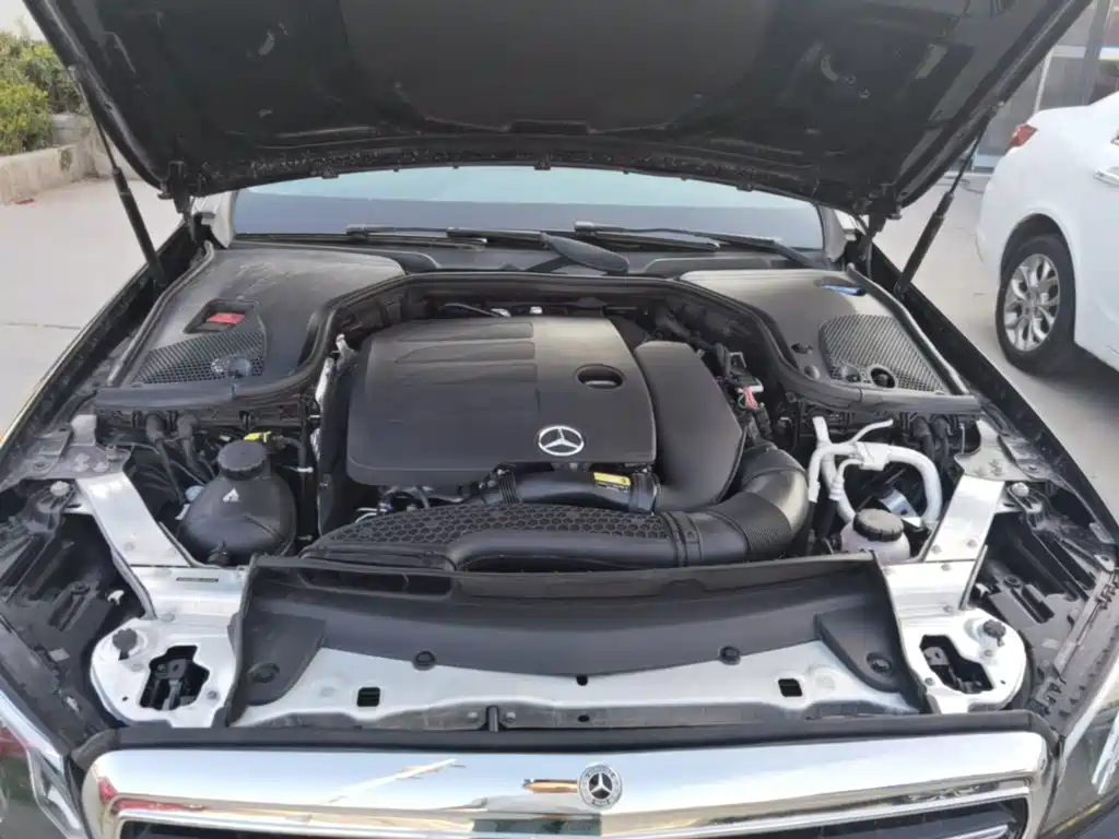 Photo 20 - Mercedes-Benz E-Class