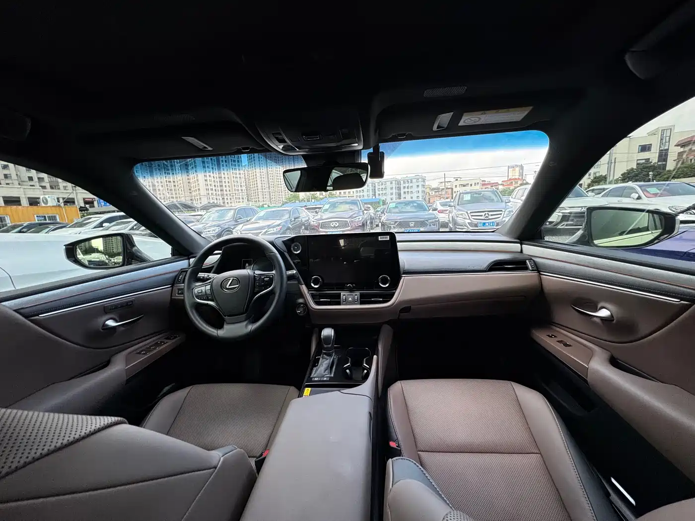 Lexus ES 2025 200 Ultimate Edition фото 17