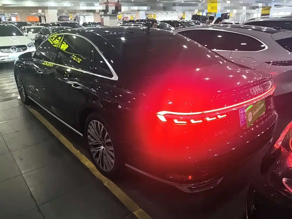 Фото 5 - Audi A8