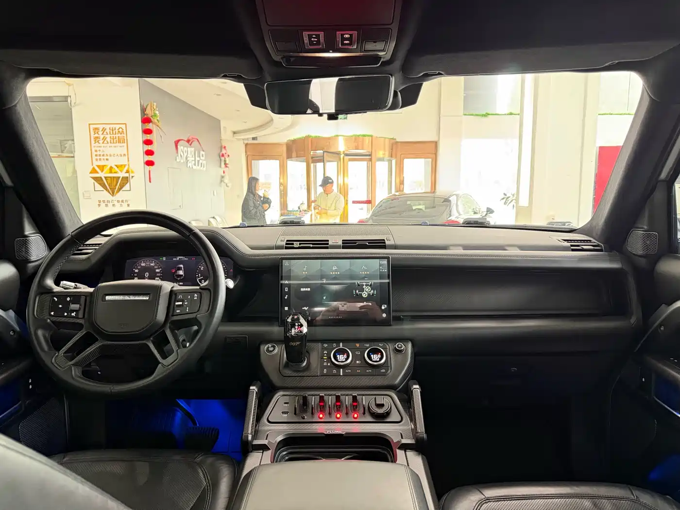 Land Rover Defender 2020 110 P400 Launch Matte Silver Special Package Edition фото 5