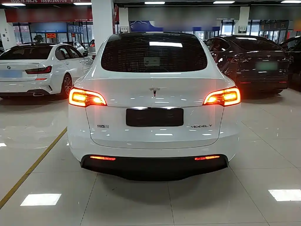 Фото 6 - Tesla Model Y