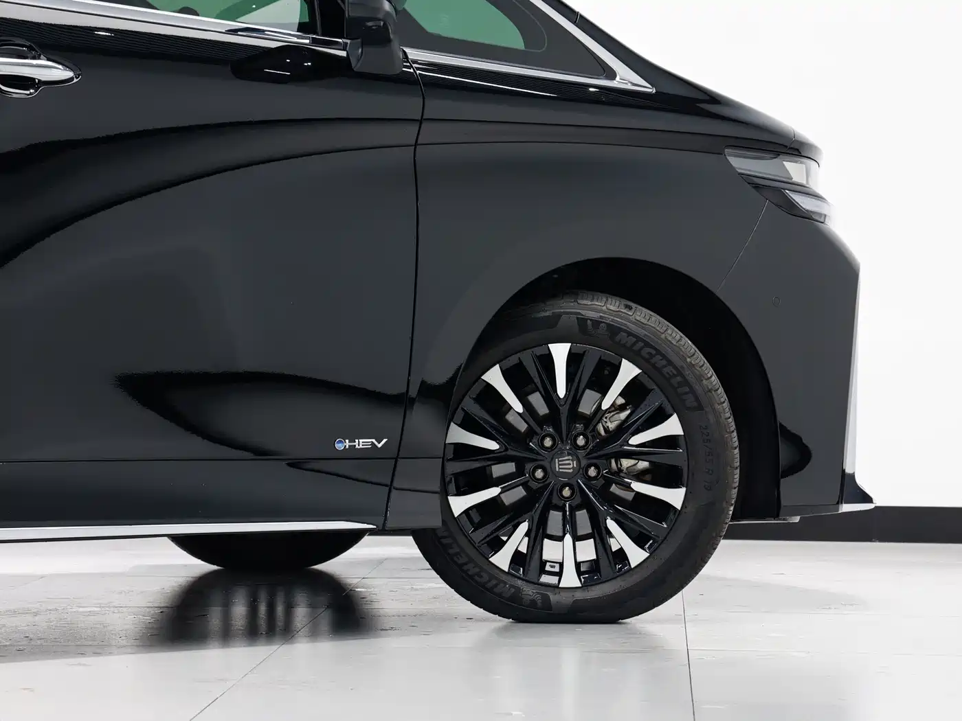 Toyota Vellfire 2024 Crown Hybrid 2.5L Executive Premium Edition фото 5