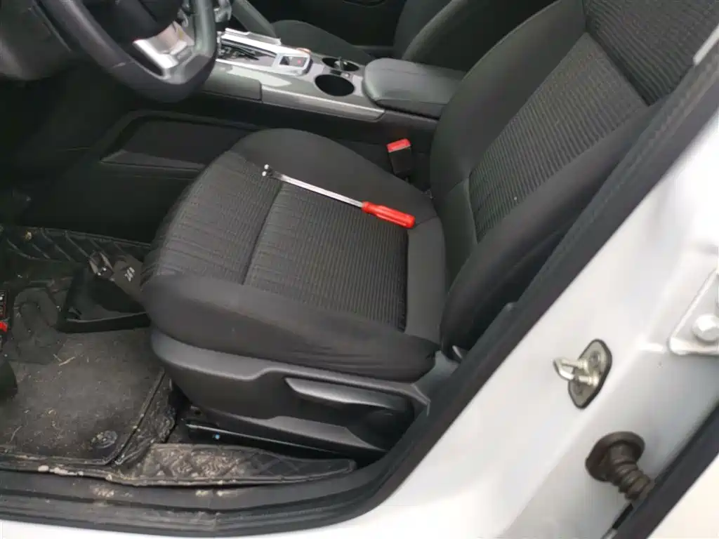 Peugeot 3008 2016 2.0L Automatic Classic Edition фото 11