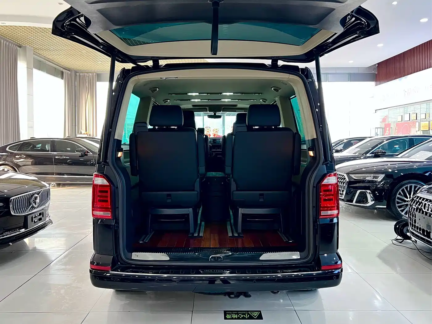 Volkswagen Multivan 2017 2016 2.0TSI AWD Premium 6-Seater