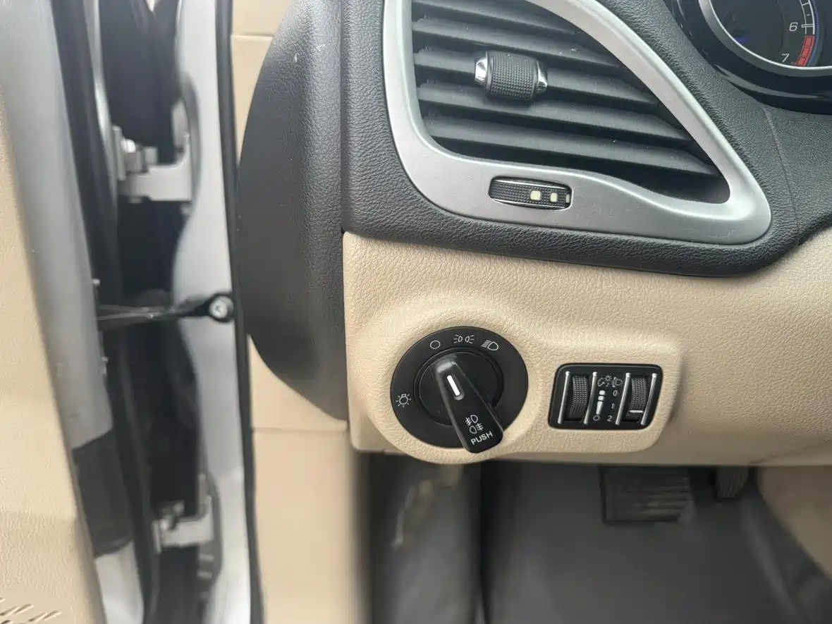 Fiat Viaggio 2013 2012 1.4T Auto Joy Edition