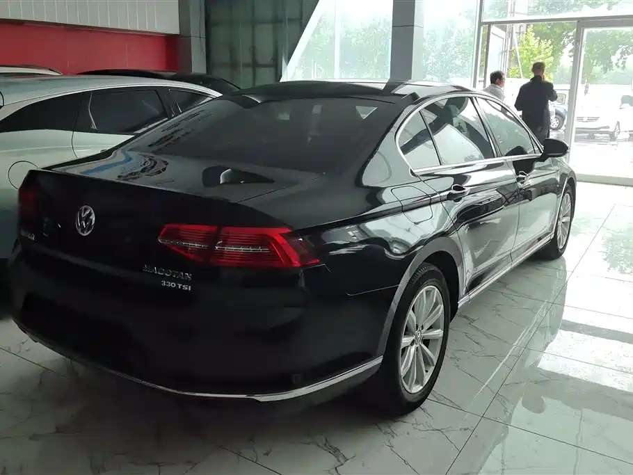 Volkswagen Magotan 2018 330TSI DSG Leading фото 3