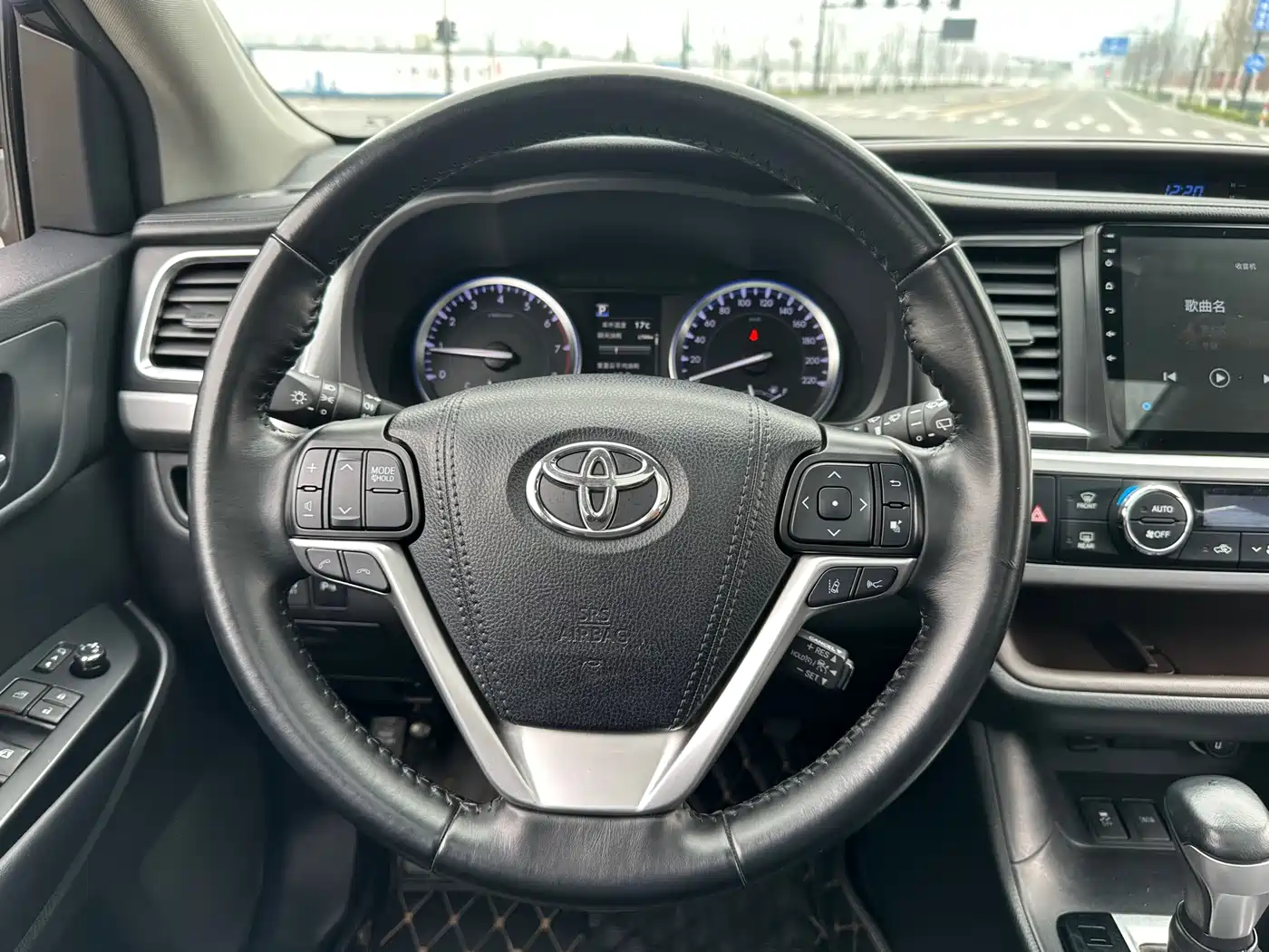 Toyota Highlander 2021 2.0T AWD Luxury 7-Seater фото 14
