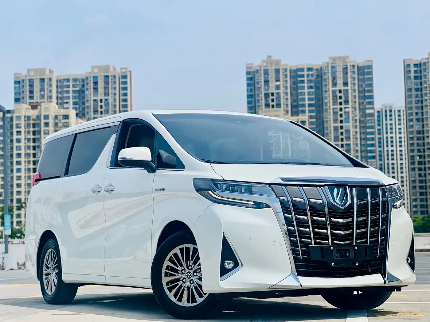 Toyota Alphard 2021 Hybrid 2.5L Premium фото 3