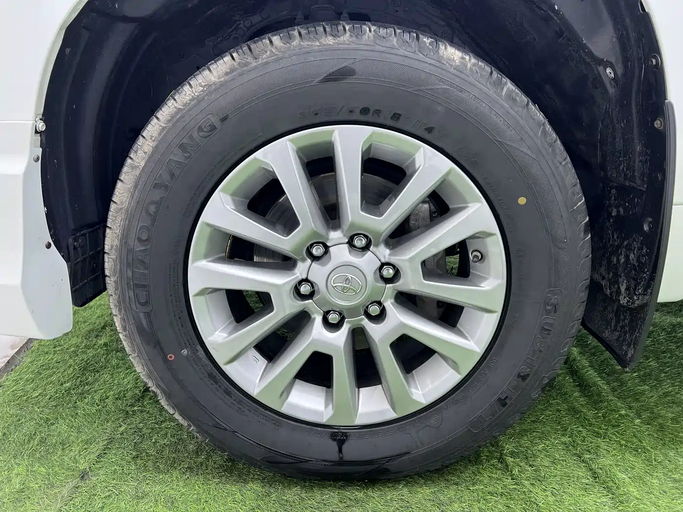 Toyota Prado 2018 3.5L Automatic TX-L Rear-mounted Spare Tire фото 25