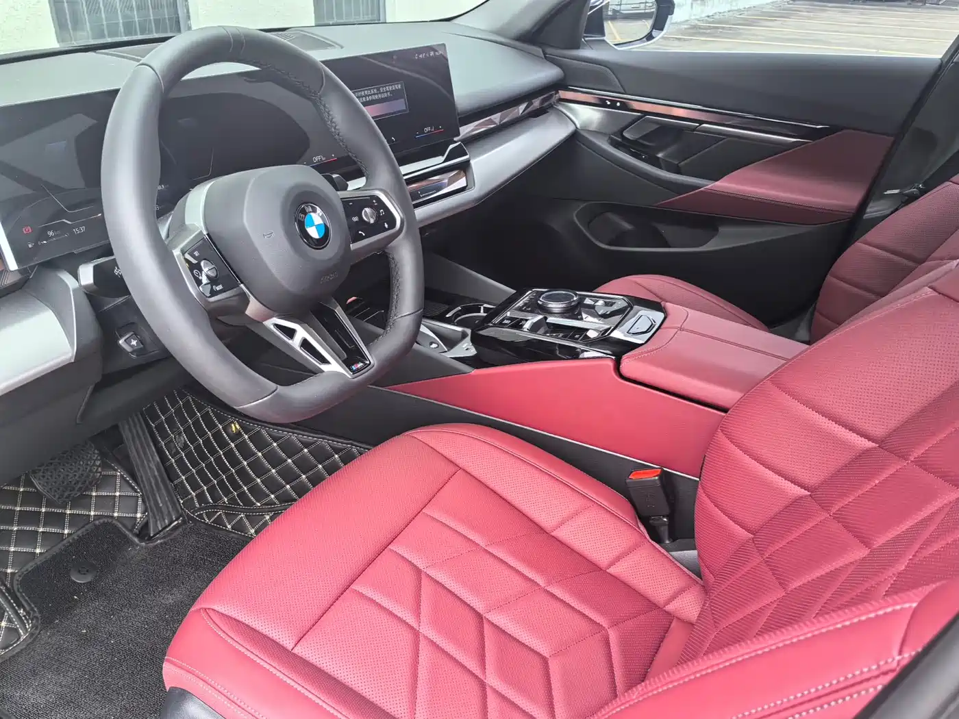BMW 5 Series 2026 525Li M Sport Package фото 4