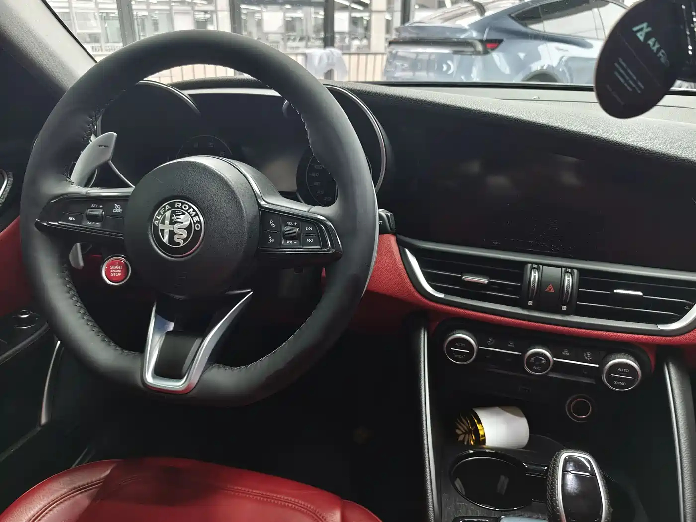 Alfa Romeo Giulia 2020 2.0T 280HP Luxury Edition фото 9