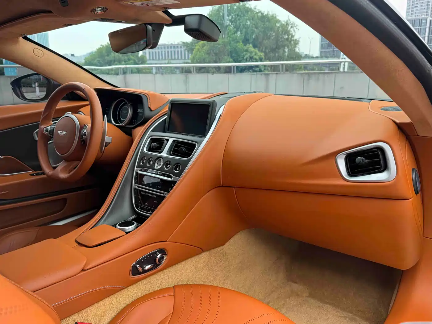 Aston Martin DB11 2019 Model 4.0T V8 Coupe фото 13