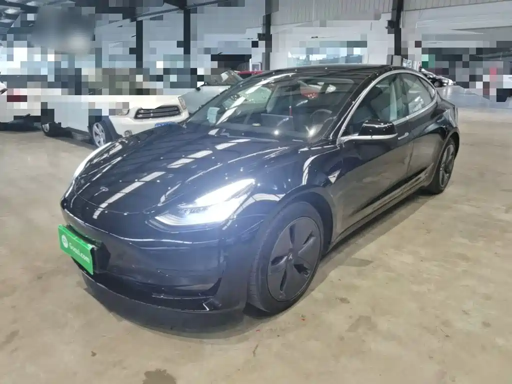 Фото 2 - Tesla Model 3