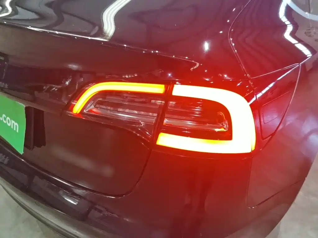 Фото 8 - Tesla Model 3