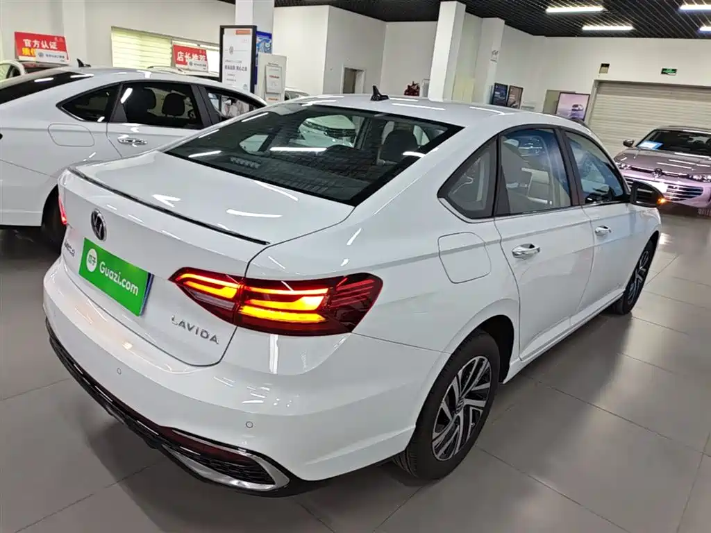 Volkswagen Lavida 2024 Model 300TSI DSG Starlight Leading Edition фото 7