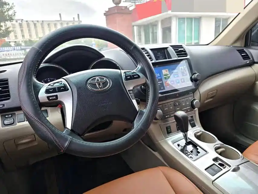 Toyota Highlander 2012 2.7L 2WD 7-Seater Luxury Edition фото 3